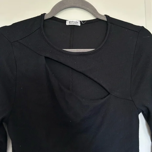 LA made women’s cutout long sleeve black tee - Picture 3 of 5